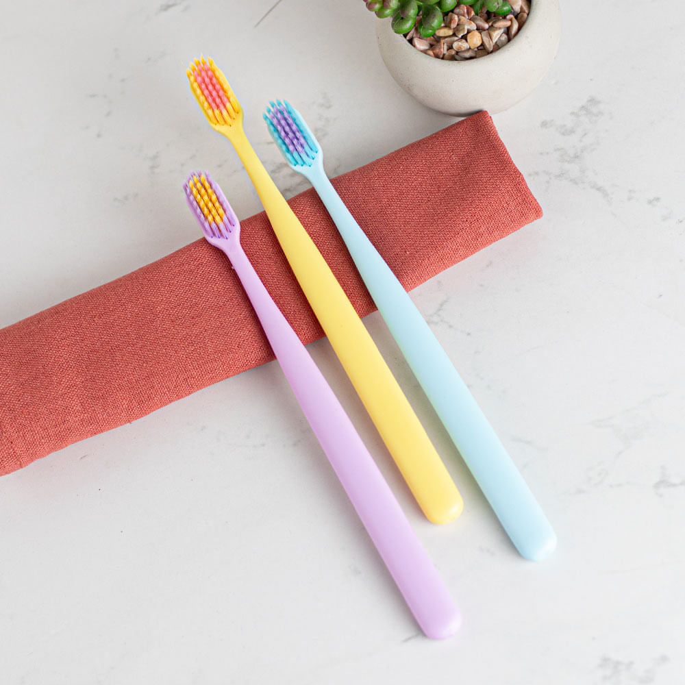 Cepillos De Dientes Coloridos Pack X 3