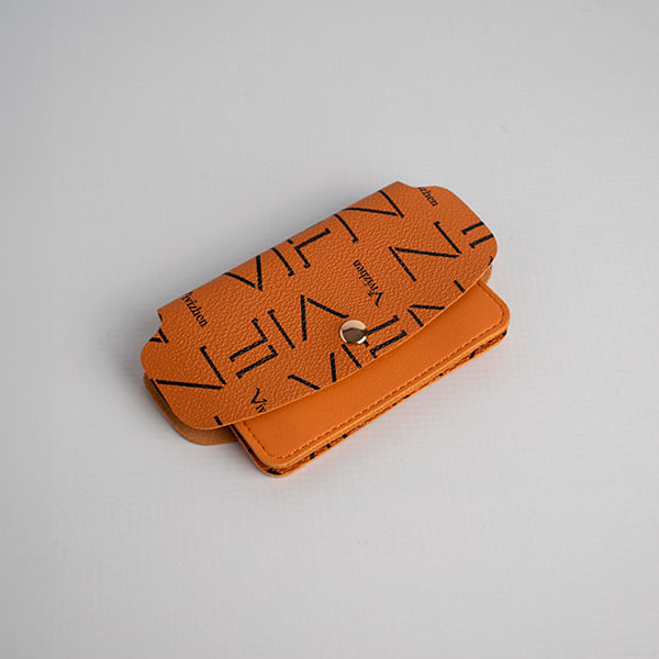 Billetera De Mano Tarjetero Con Letras Marrón