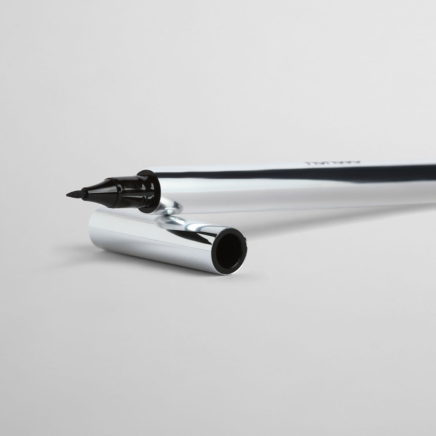 Delineador Líquido Ultrafino