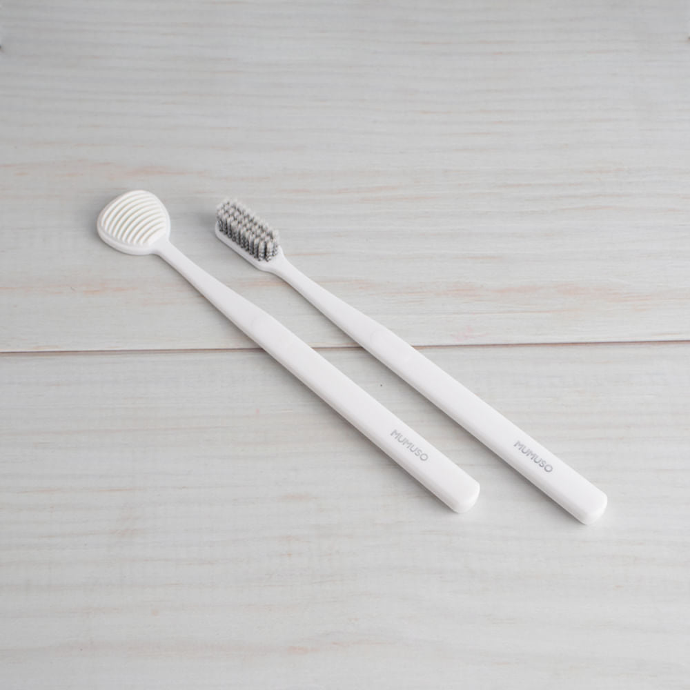 Set de Cepillo de Dientes y Limpiador de Lengua Blanco