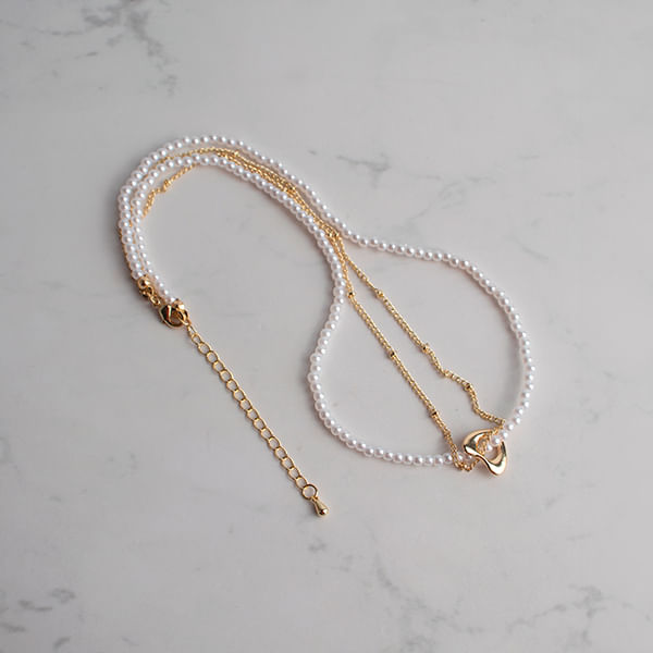 Collar de Perla con Dije de Corazón Dorado
