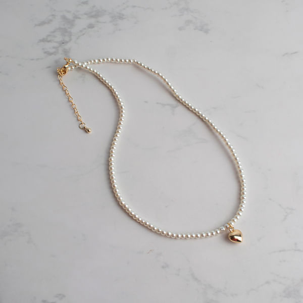 Collar de Perlas y Dije Corazón Dorado