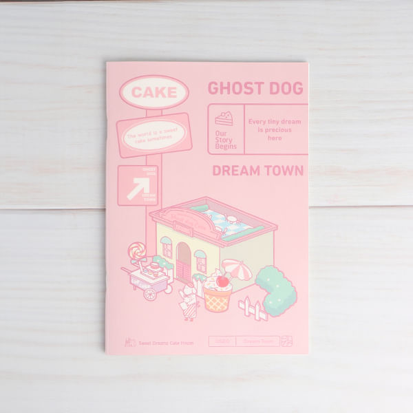 Cuaderno A5 Con Grapas Perro Fantasma Ciudad De Ensueño Rosado