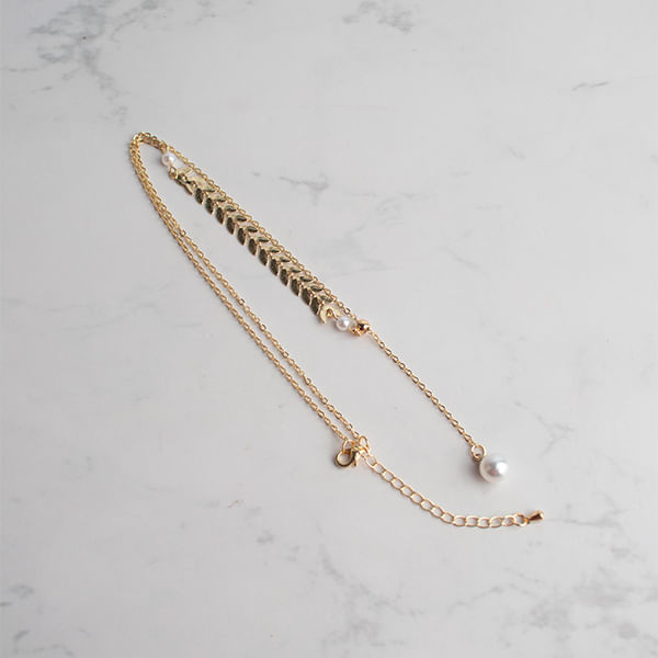 Collar con Colgante de Perla Dorado