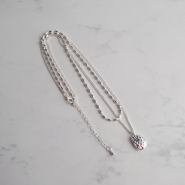 Collar de Esferas y Dije Plateado