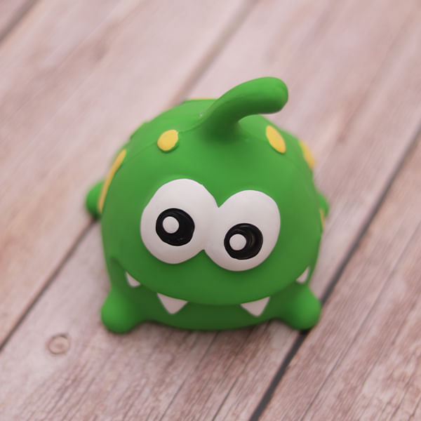 Juguete de monstruo verde para mascotas