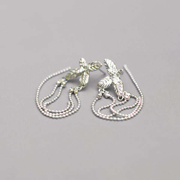 Aretes Largos con Diseño Flor Plateado