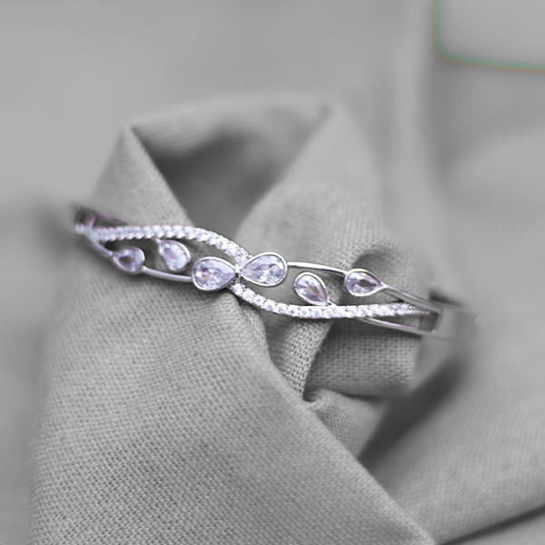Pulsera Rígida con Diseño Pétalos Brillante Plateado