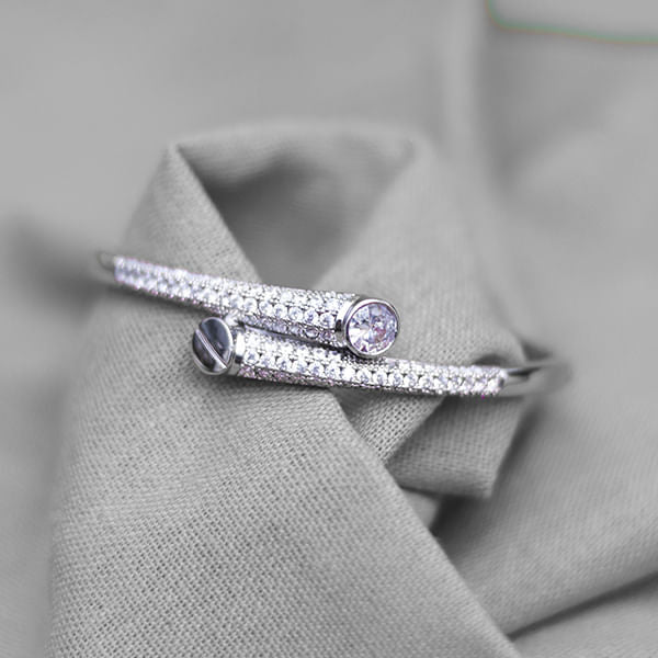 Pulsera Abierta con Diseño Brillante Plateado
