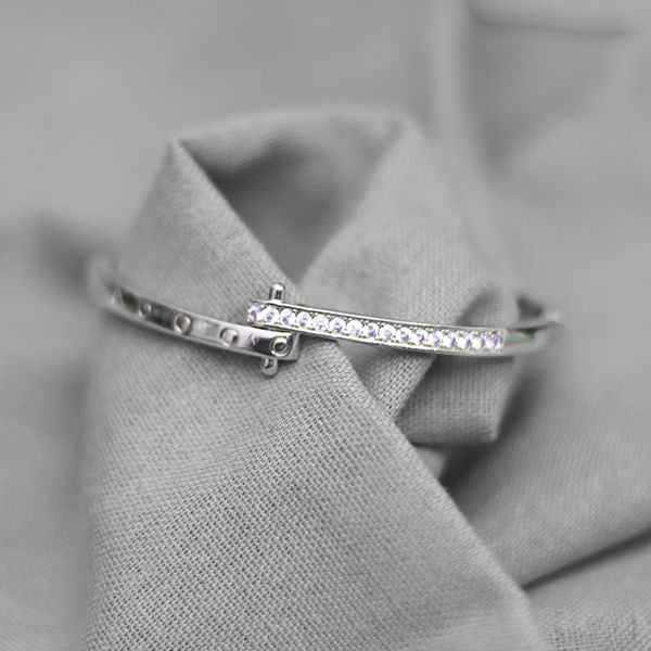 Pulsera Rígida con Diseño Brillante Dorado