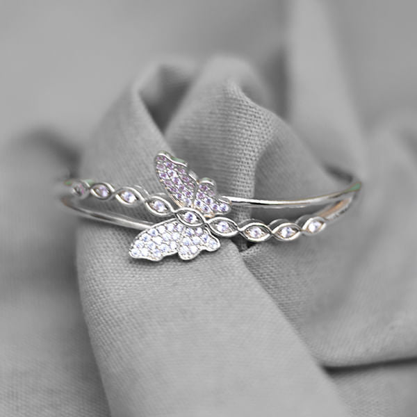 Pulsera Rígida con Diseño Mariposa y Esferas Dorado