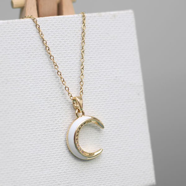 Collar con Dije Media Luna Brillante Dorado