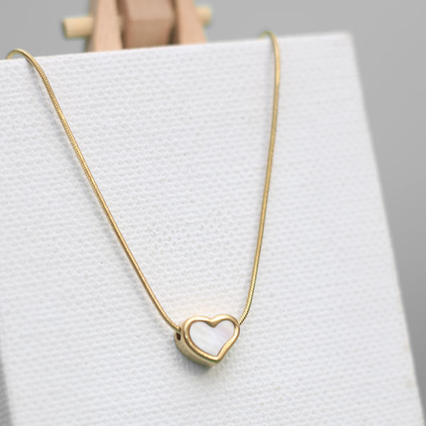 Collar con Dije Corazón Blanco Dorado
