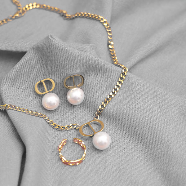 Set de Joyería Modelo Perlas Dorado