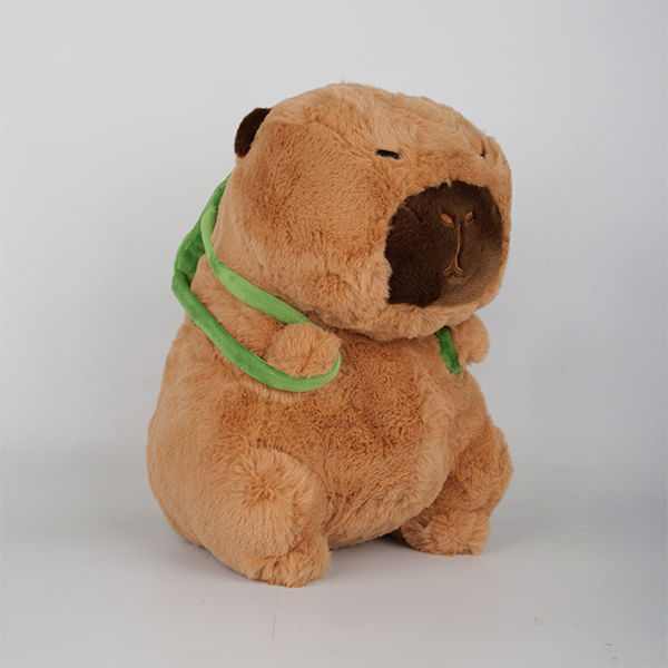 Peluche De Carpincho Con Mochila De Aguacate 30 Cm