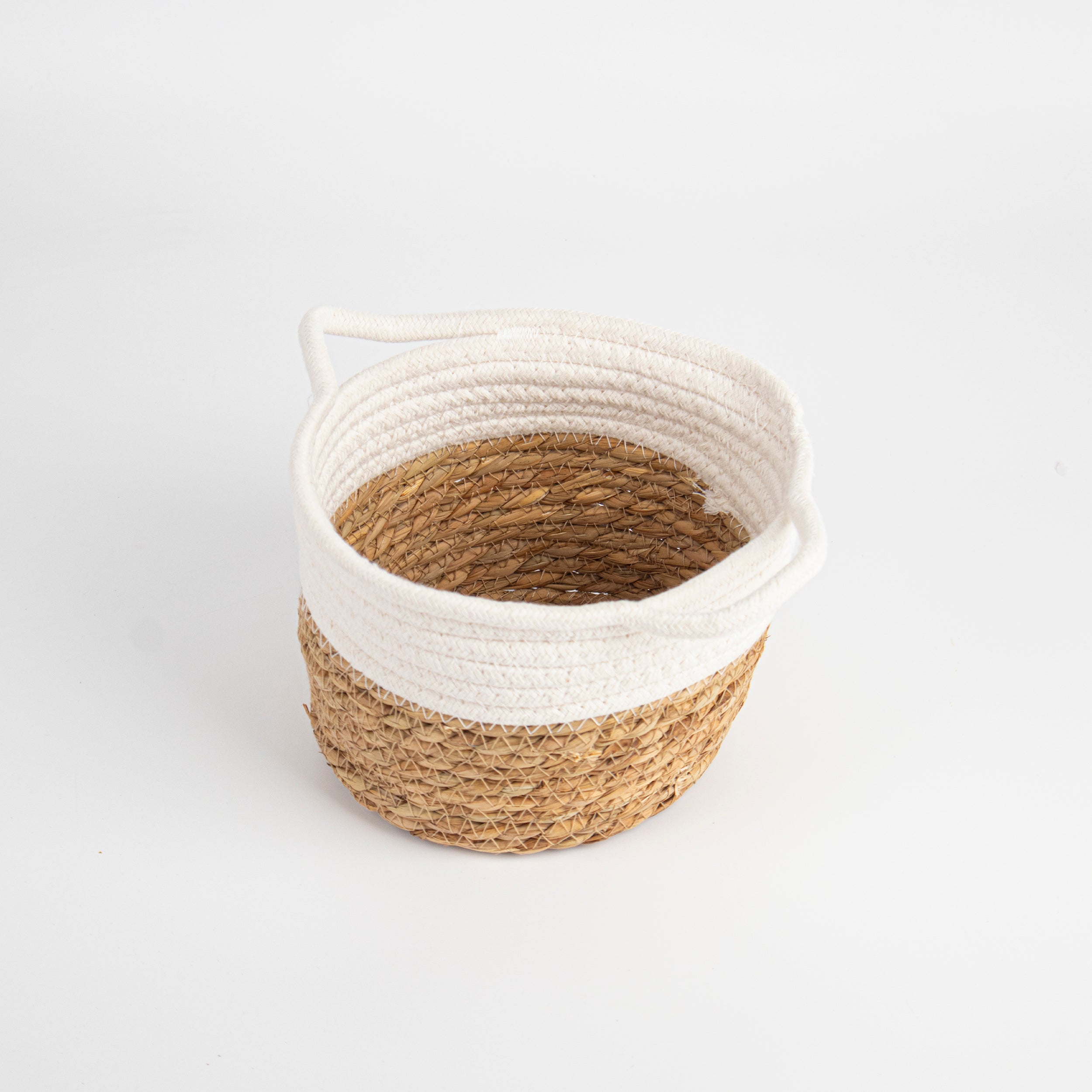 Cesta de almacenaje tejida redonda