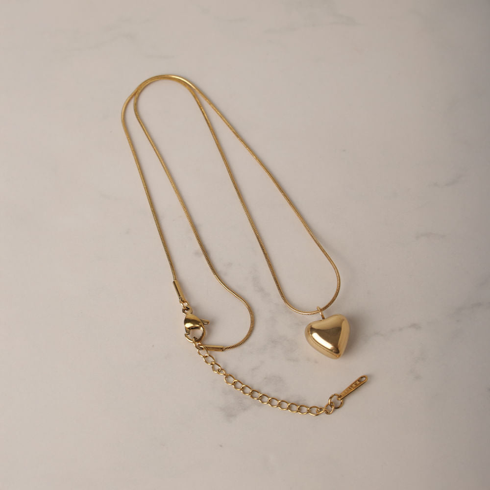 Collar dorado corazón