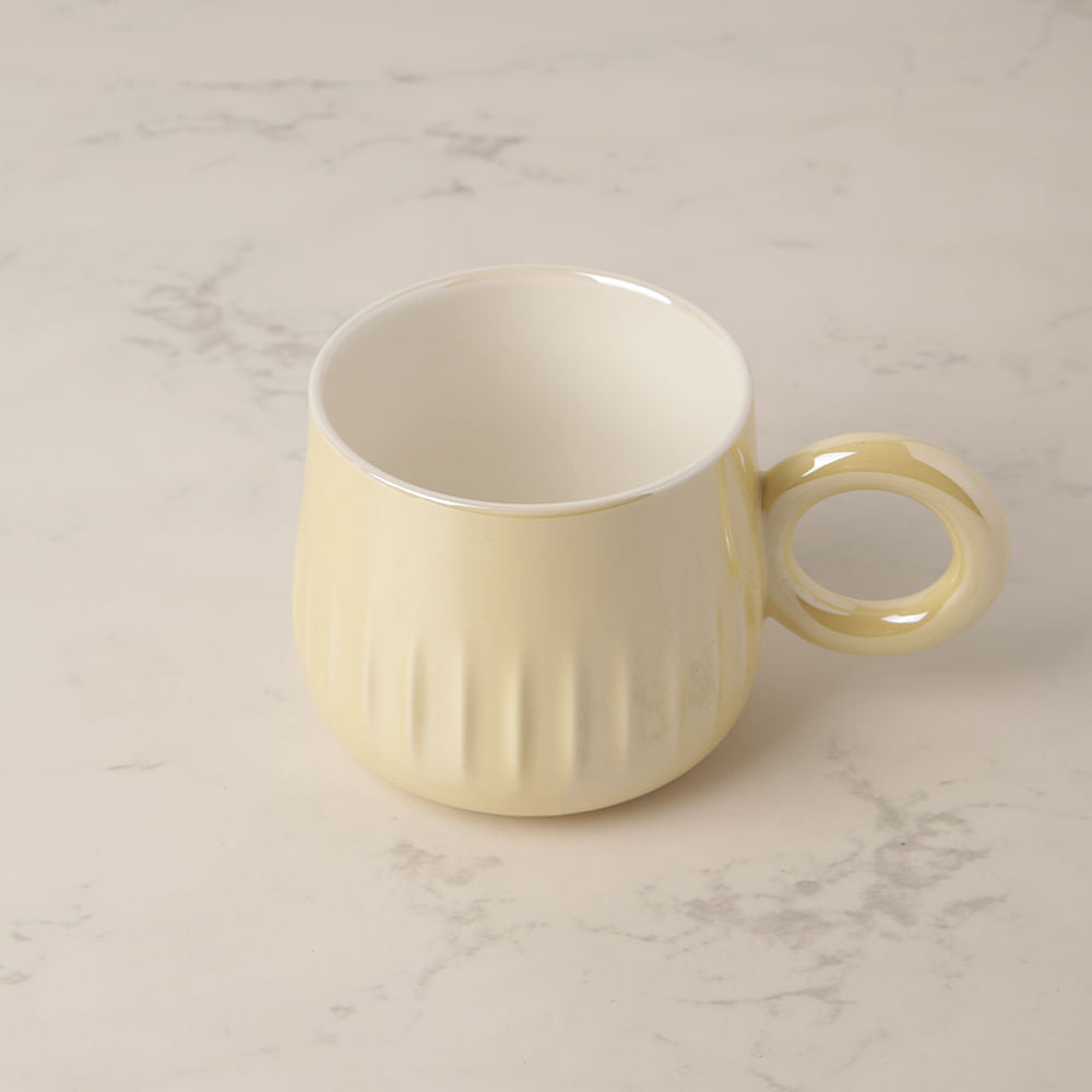 Taza amarilla